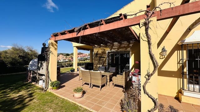 3 soveværelse Villa til salg i La Duquesa / Puerto de la Duquesa, Manilva med swimmingpool garage - € 960.000 (Ref: 9130010)