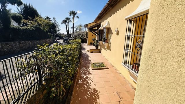 3 soveværelse Villa til salg i La Duquesa / Puerto de la Duquesa, Manilva med swimmingpool garage - € 960.000 (Ref: 9130010)