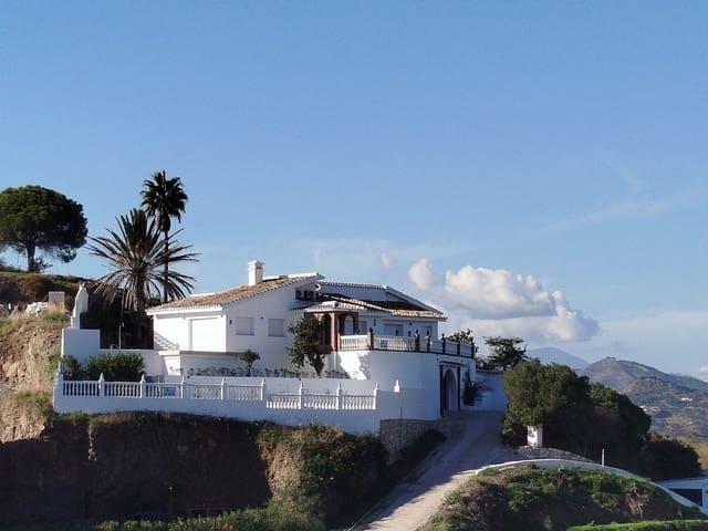 3 soveværelse Villa til salg i Cerro del Aguila, Mijas med swimmingpool garage - € 950.000 (Ref: 9130011)