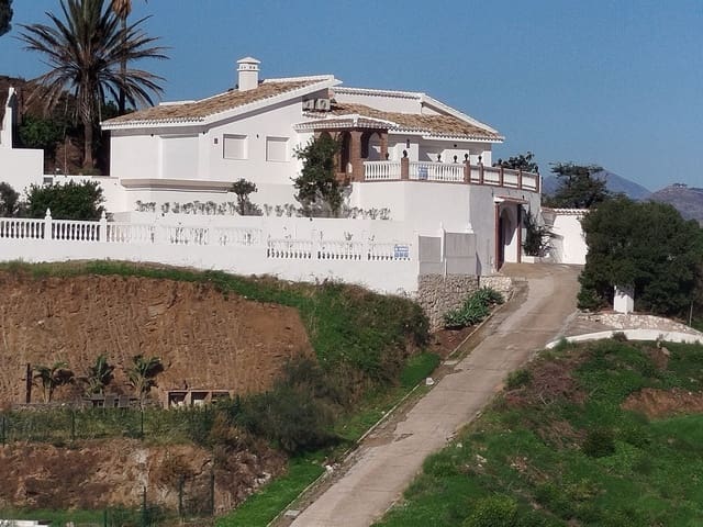 3 soveværelse Villa til salg i Cerro del Aguila, Mijas med swimmingpool garage - € 950.000 (Ref: 9130011)