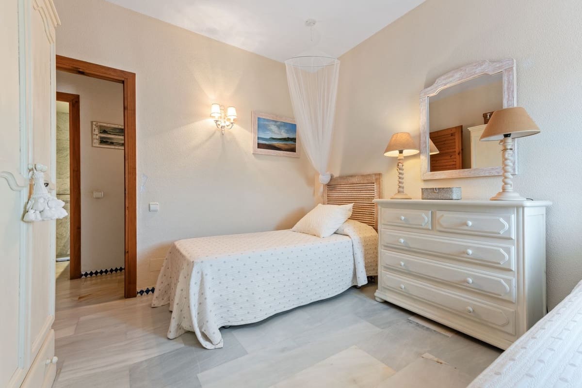 3 quarto Apartamento para venda em Estepona com piscina garagem - 545 000 € (Ref: 9131666)