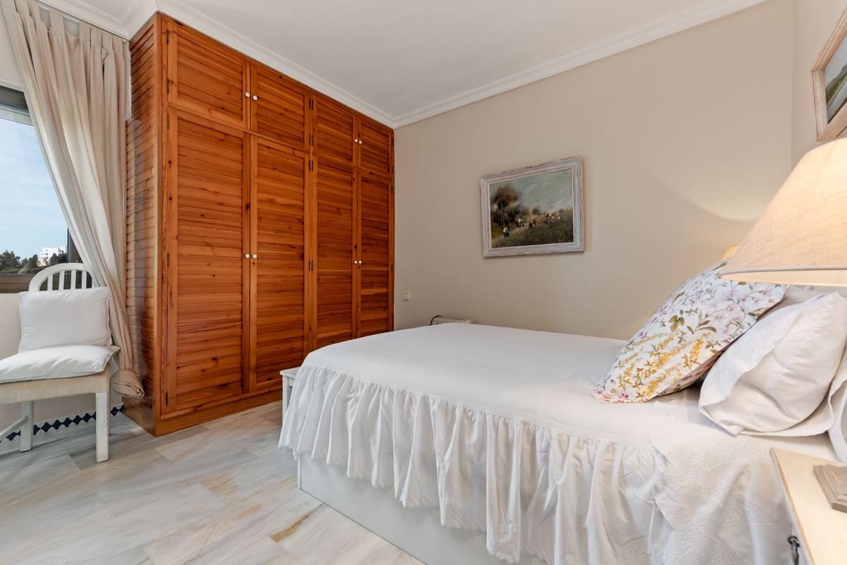 3 quarto Apartamento para venda em Estepona com piscina garagem - 545 000 € (Ref: 9131666)