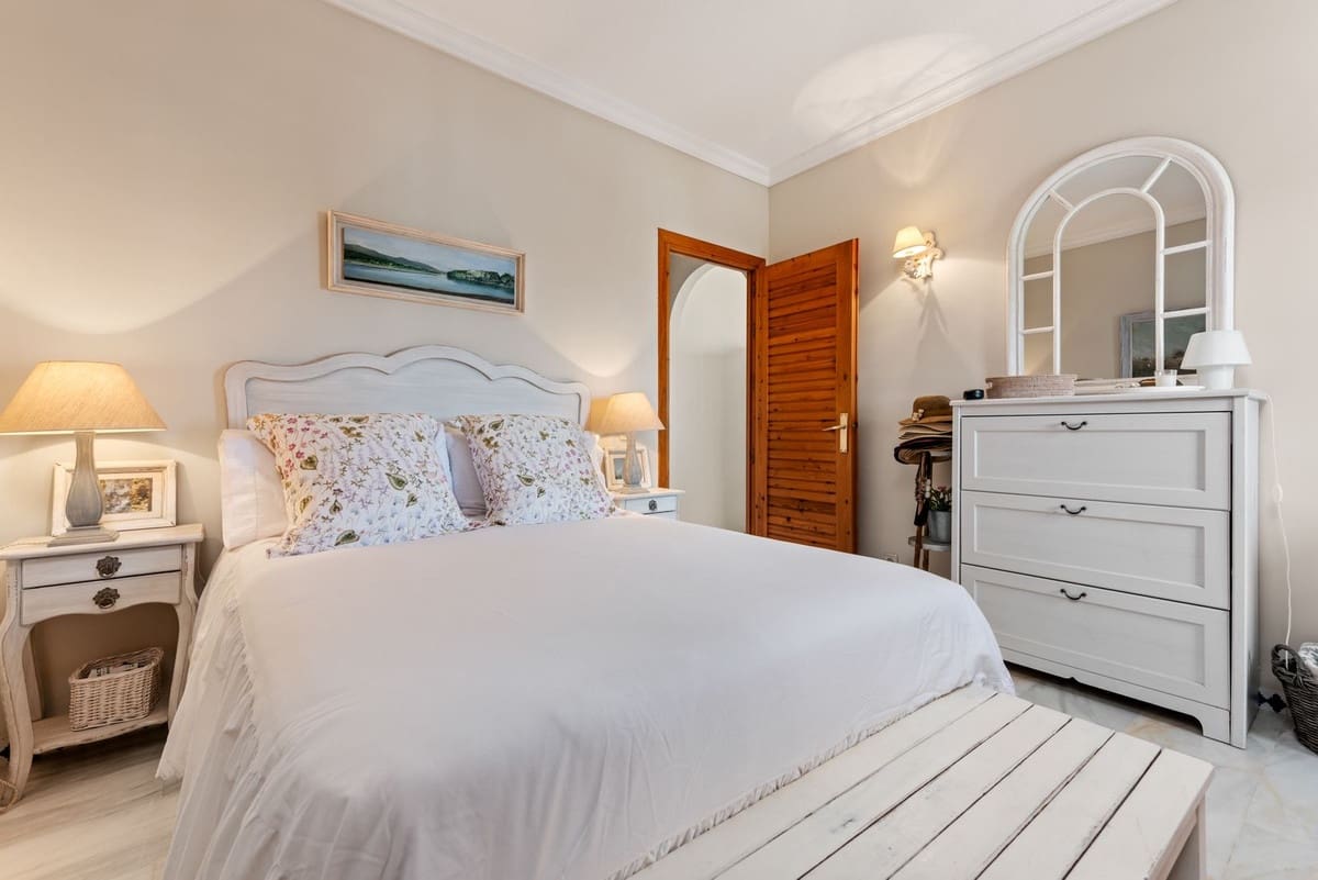 3 quarto Apartamento para venda em Estepona com piscina garagem - 545 000 € (Ref: 9131666)