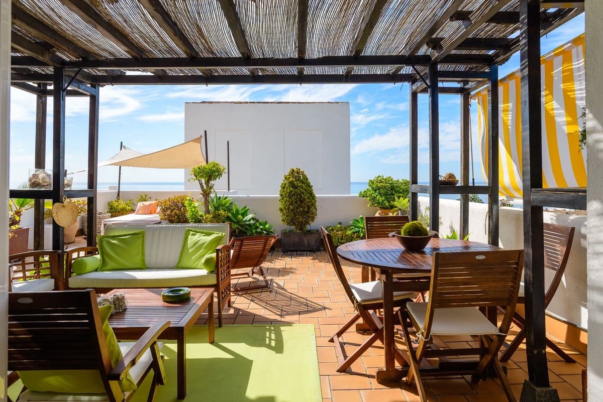 3 quarto Apartamento para venda em Estepona com piscina garagem - 545 000 € (Ref: 9131666)