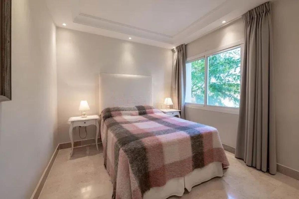 3 soveværelse Penthouse til salg i Puerto Banus med swimmingpool garage - € 1.600.000 (Ref: 9142051)