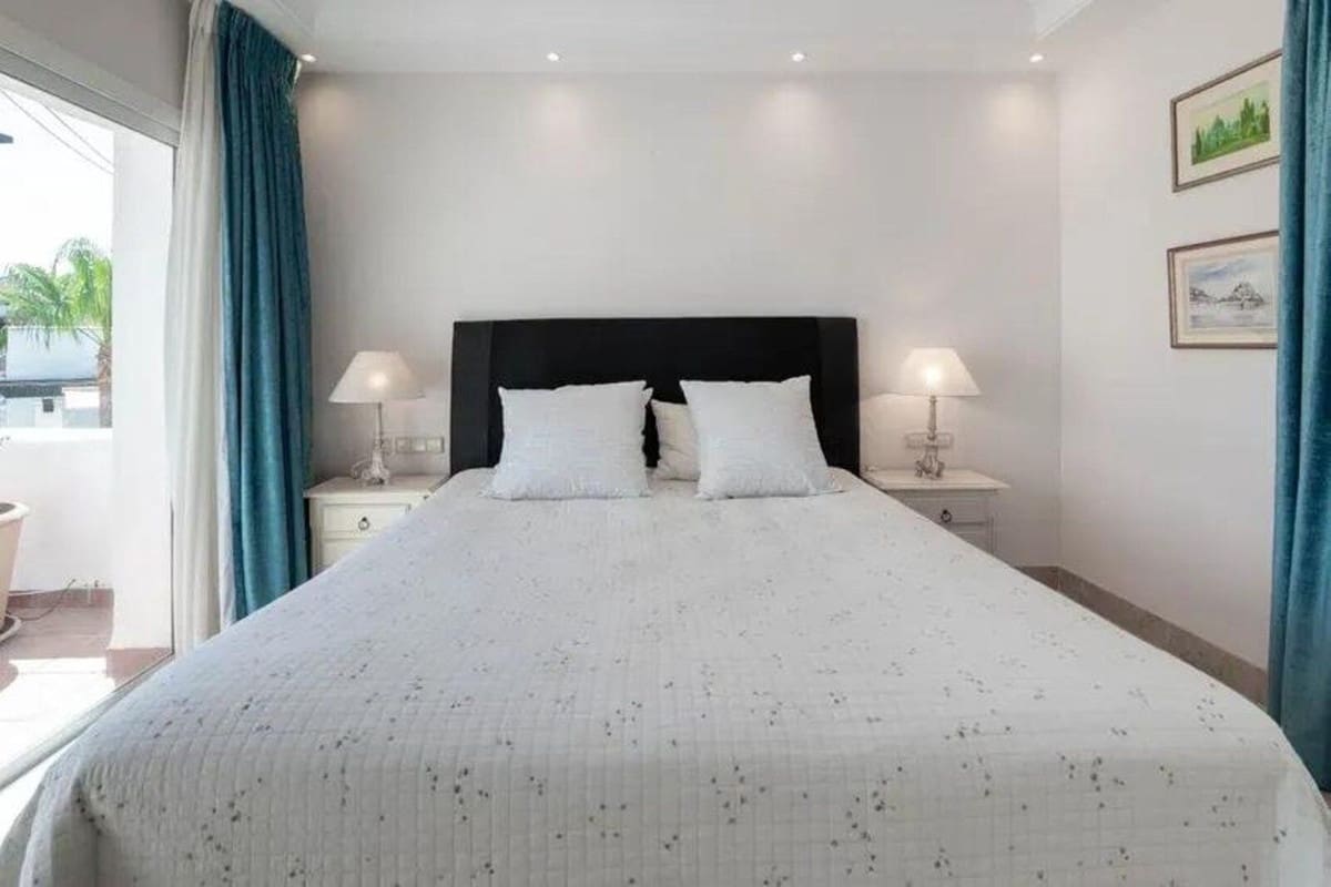 3 soveværelse Penthouse til salg i Puerto Banus med swimmingpool garage - € 1.600.000 (Ref: 9142051)