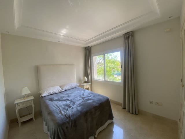 3 soveværelse Penthouse til salg i Puerto Banus, Marbella med swimmingpool garage - € 1.600.000 (Ref: 9142051)