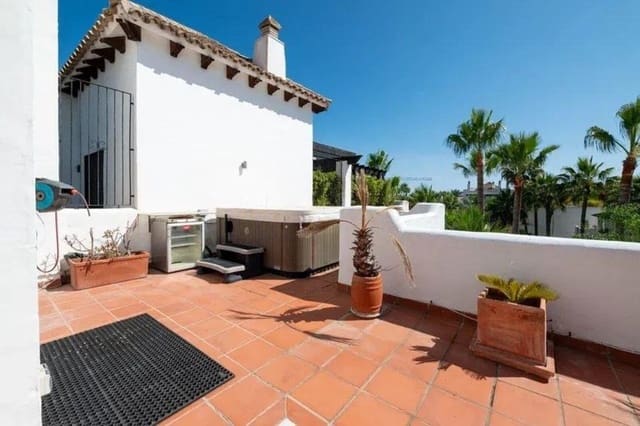 3 soveværelse Penthouse til salg i Puerto Banus, Marbella med swimmingpool garage - € 1.600.000 (Ref: 9142051)