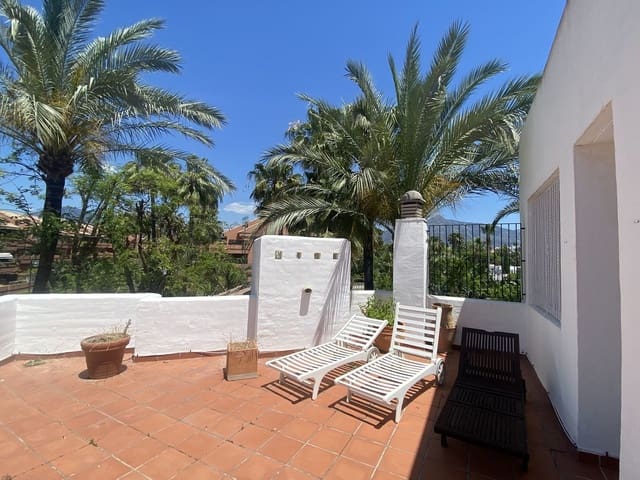 3 soveværelse Penthouse til salg i Puerto Banus, Marbella med swimmingpool garage - € 1.600.000 (Ref: 9142051)