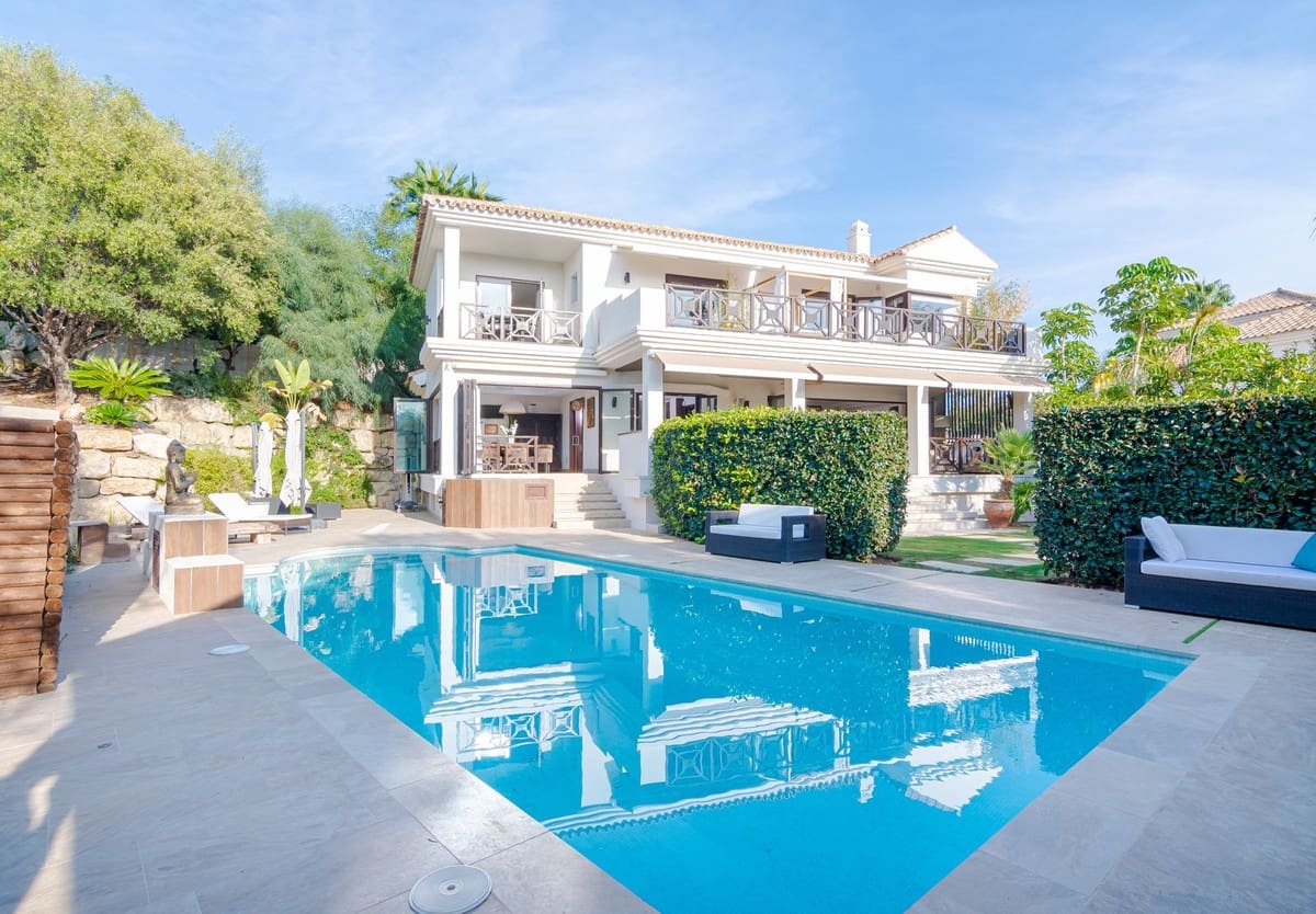 5 soveværelse Villa til salg i Nueva Andalucia med swimmingpool garage - € 2.700.000 (Ref: 9142052)