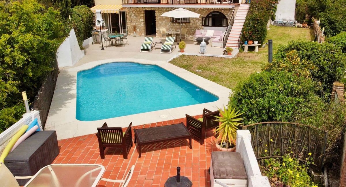 6 quarto Moradia para venda em Mijas Costa com piscina garagem - 950 000 € (Ref: 9146479)