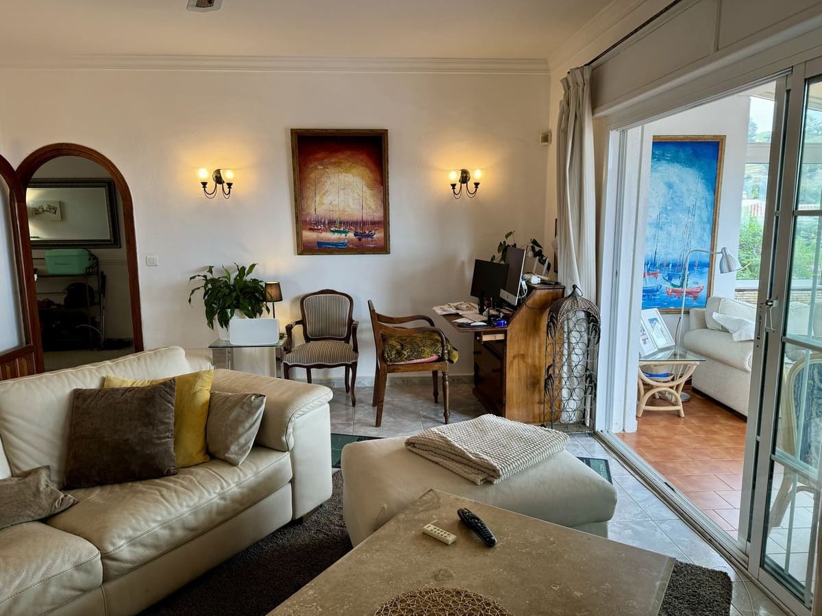 6 quarto Moradia para venda em Mijas Costa com piscina garagem - 950 000 € (Ref: 9146479)