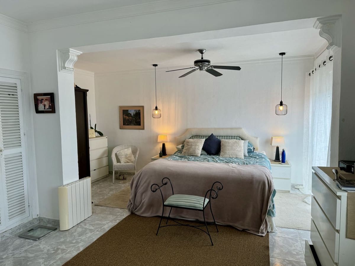 6 quarto Moradia para venda em Mijas Costa com piscina garagem - 950 000 € (Ref: 9146479)