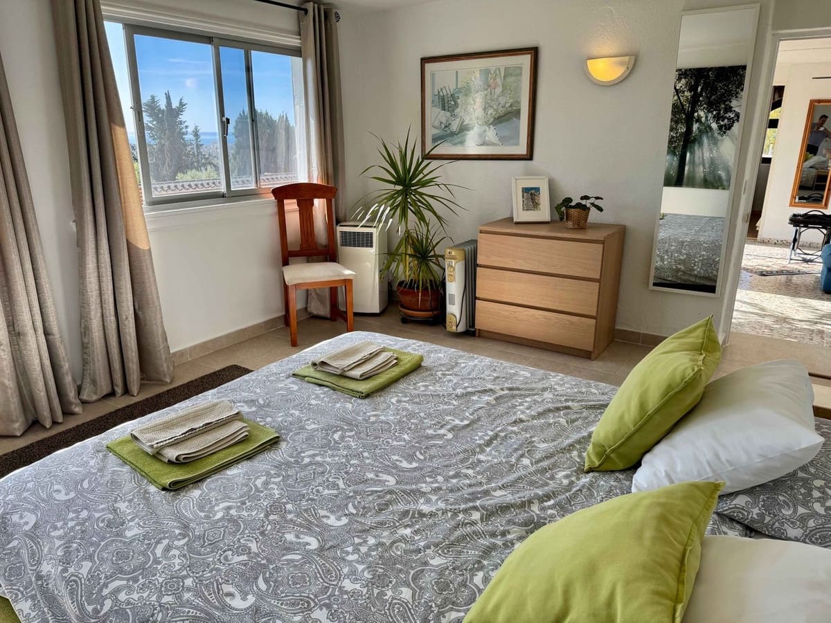 6 quarto Moradia para venda em Mijas Costa com piscina garagem - 950 000 € (Ref: 9146479)