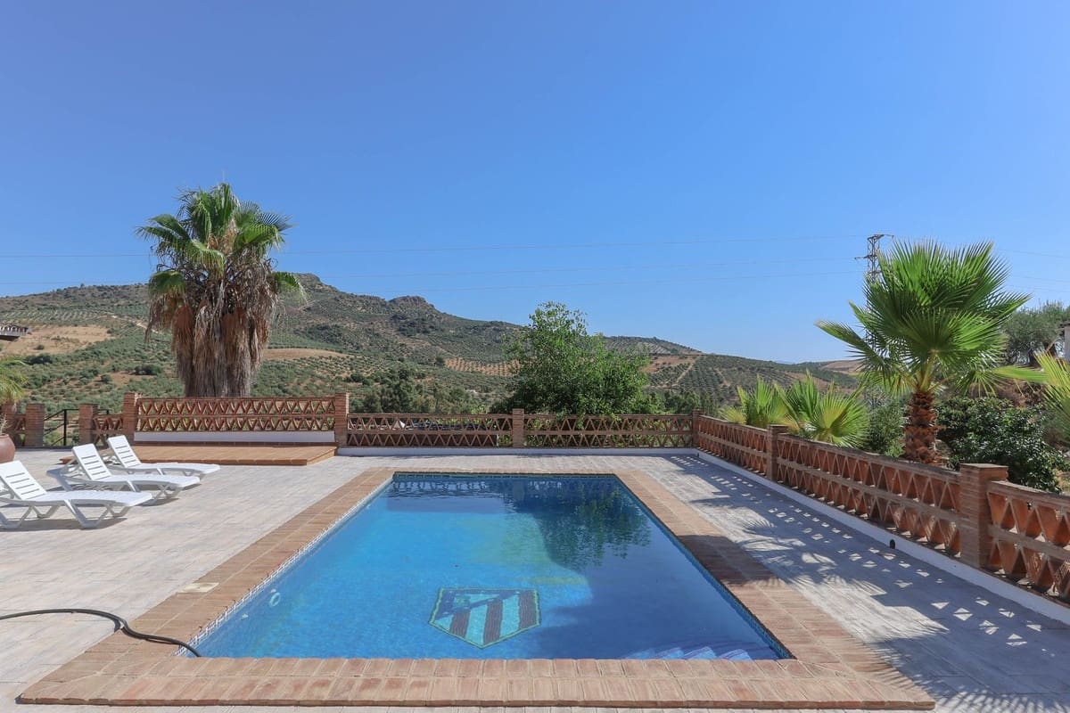 3 soveværelse Villa til salg i Guaro med swimmingpool garage - € 540.000 (Ref: 9148679)