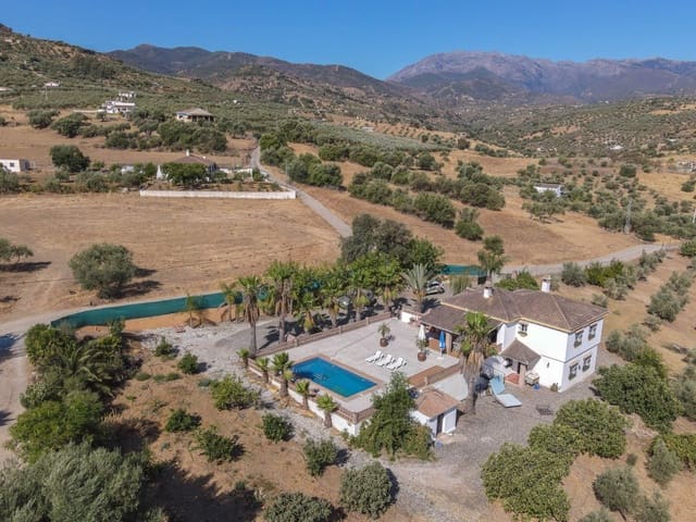 3 camera da letto Villa in vendita in Guaro con piscina garage - 540.000 € (Rif: 9148679)