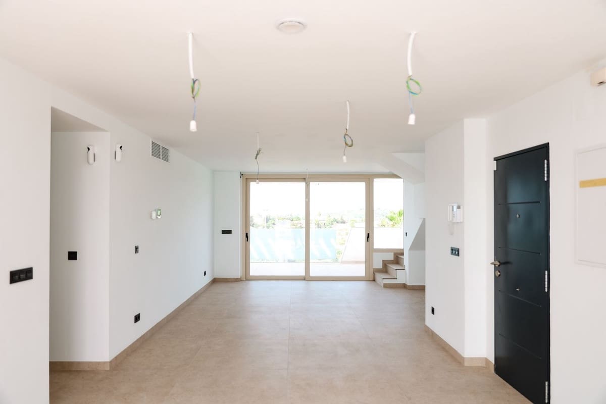 3 soveværelse Penthouse til salg i New Golden Mile med swimmingpool garage - € 689.000 (Ref: 9153449)