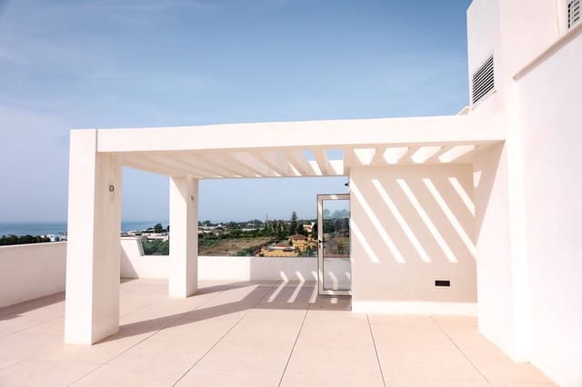 3 quarto Penthouse para venda em Selwo, Estepona com piscina garagem - 689 000 € (Ref: 9153449)