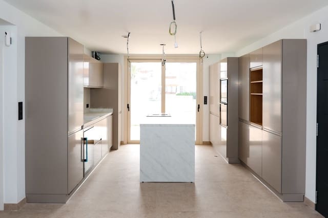 3 quarto Penthouse para venda em Selwo, Estepona com piscina garagem - 689 000 € (Ref: 9153449)