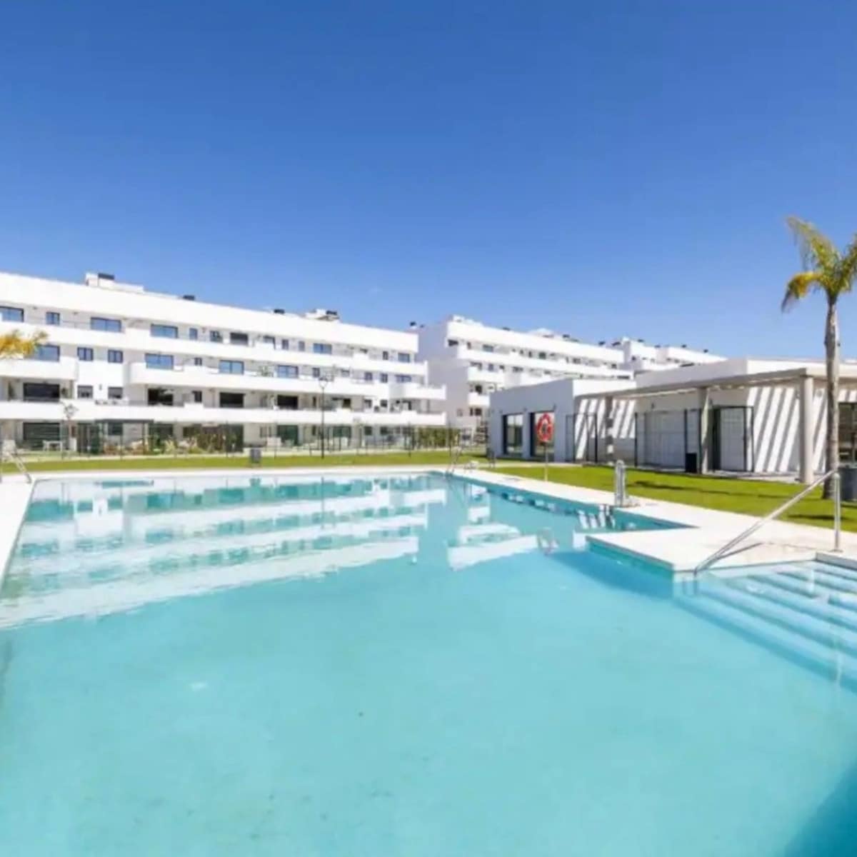 1 quarto Penthouse para venda em Estepona com piscina - 379 000 € (Ref: 9154663)