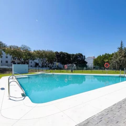 1 quarto Penthouse para venda em Estepona com piscina - 379 000 € (Ref: 9154663)