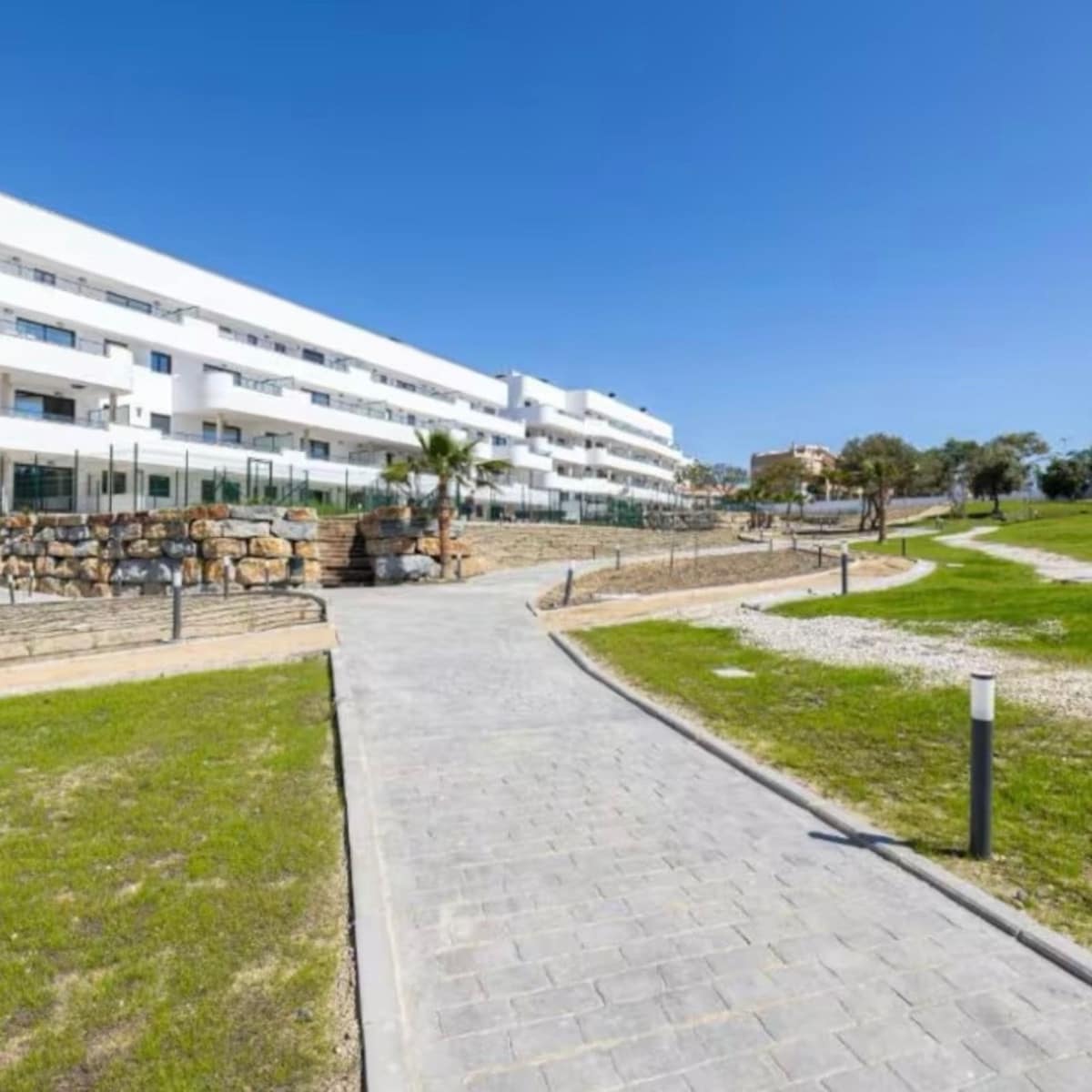 1 quarto Penthouse para venda em Estepona com piscina - 379 000 € (Ref: 9154663)