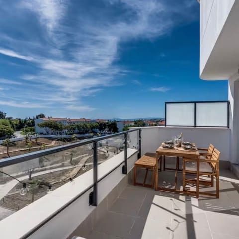 1 quarto Penthouse para venda em Estepona com piscina - 379 000 € (Ref: 9154663)