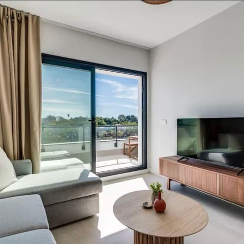 1 quarto Penthouse para venda em Estepona com piscina - 379 000 € (Ref: 9154663)