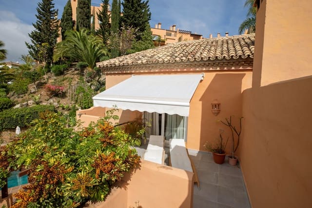 3 quarto Penthouse para venda em Nueva Andalucia, Marbella com piscina garagem - 1 139 000 € (Ref: 9156156)