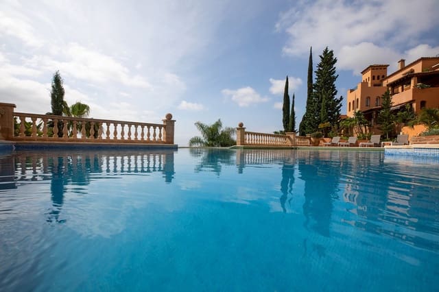 3 quarto Penthouse para venda em Nueva Andalucia, Marbella com piscina garagem - 1 139 000 € (Ref: 9156156)