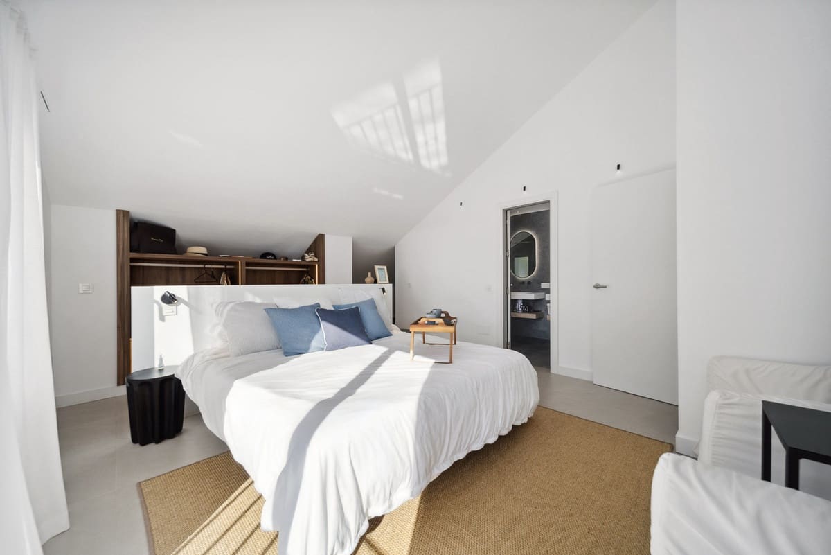 4 chambre Penthouse à vendre à Nueva Andalucia avec piscine - 895 000 € (Ref: 9156157)