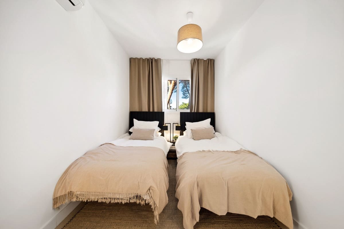 4 chambre Penthouse à vendre à Nueva Andalucia avec piscine - 895 000 € (Ref: 9156157)