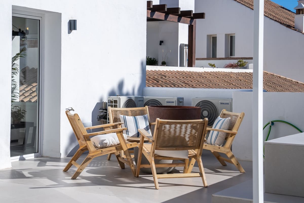 4 chambre Penthouse à vendre à Nueva Andalucia avec piscine - 895 000 € (Ref: 9156157)