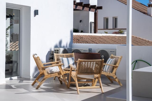 4 makuuhuone Kattohuoneisto myytävänä paikassa Nueva Andalucia, Marbella mukana uima-altaan - 895 000 € (Ref: 9156157)