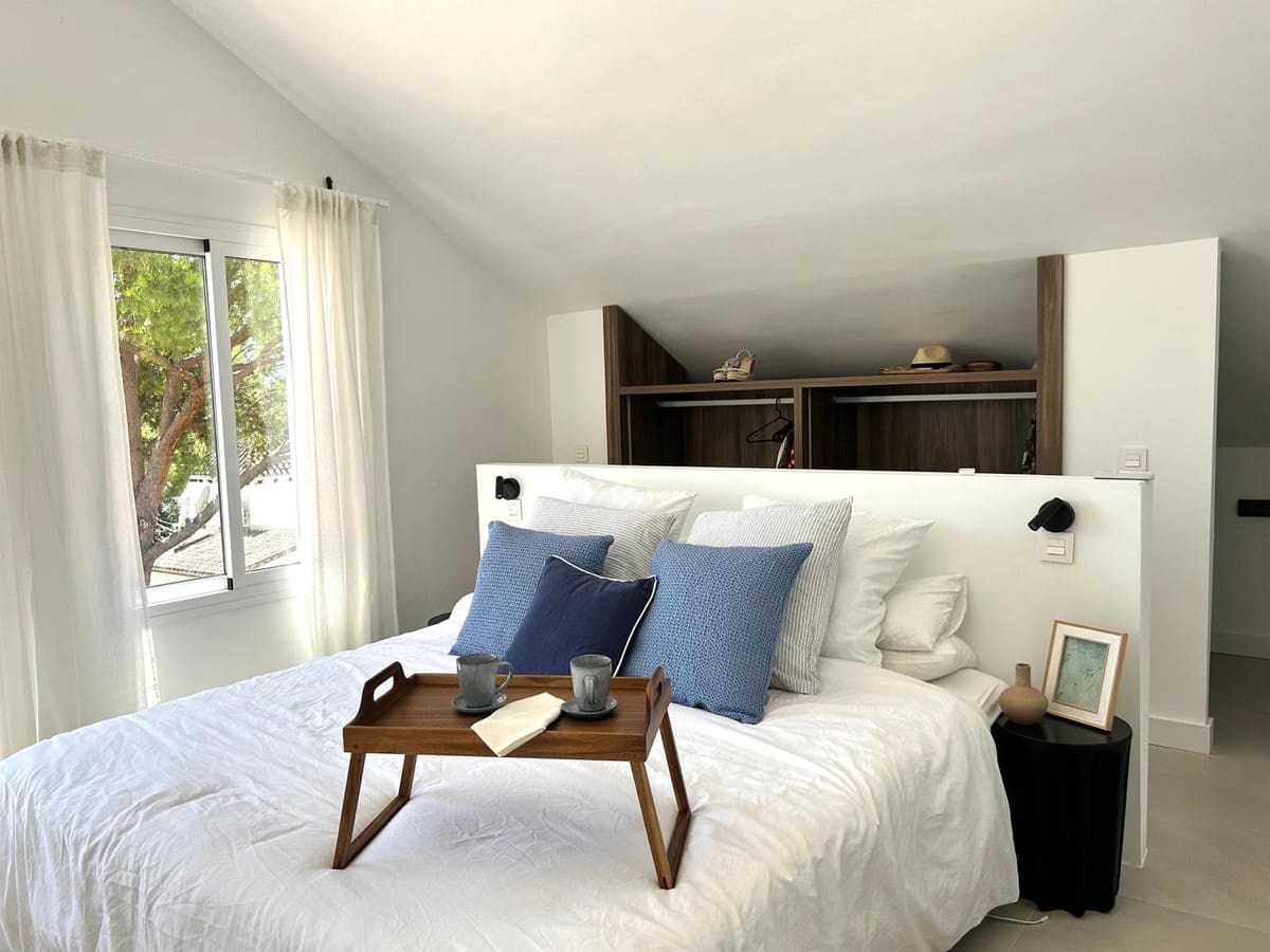 4 chambre Penthouse à vendre à Nueva Andalucia avec piscine - 895 000 € (Ref: 9156157)