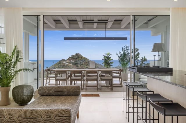 3 makuuhuone Kattohuoneisto myytävänä paikassa Ojen mukana uima-altaan 
autotalli - 1 595 000 € (Ref: 9156180)