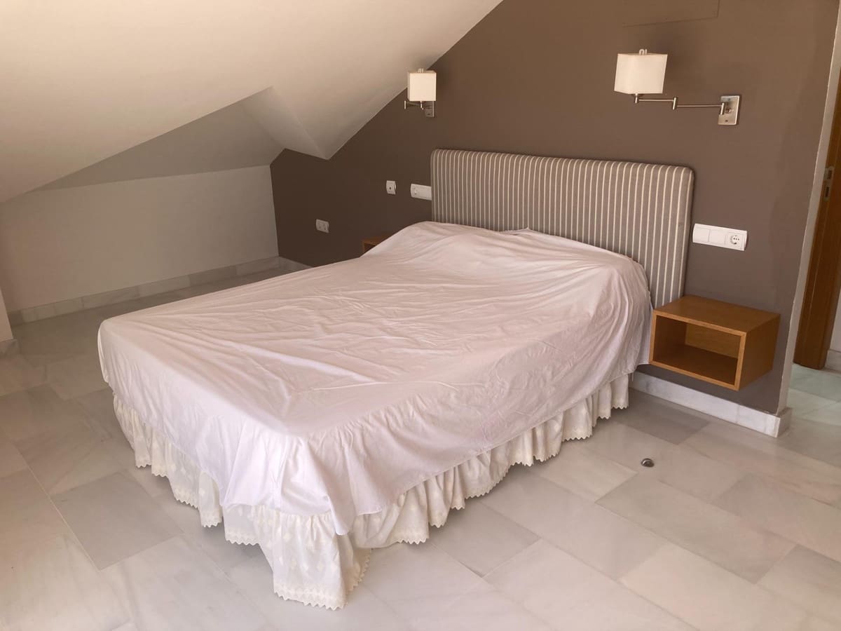 5 soveværelse Byhus til salg i Estepona med swimmingpool garage - € 1.755.000 (Ref: 9168956)