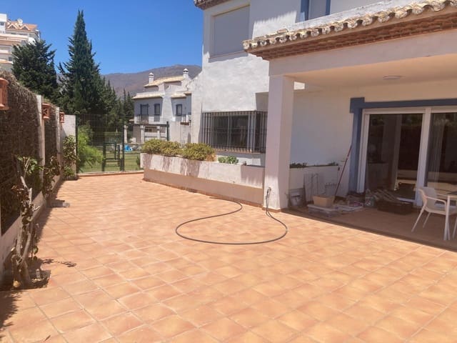 5 quarto Casa em Banda para venda em Estepona com piscina garagem - 1 755 000 € (Ref: 9168956)