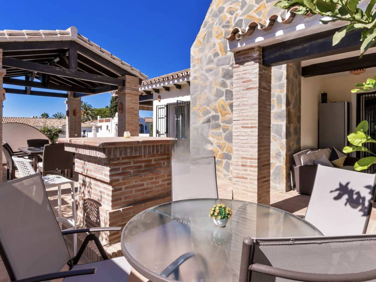 5 soveværelse Byhus til salg i El Paraiso med swimmingpool - € 1.490.000 (Ref: 9168957)