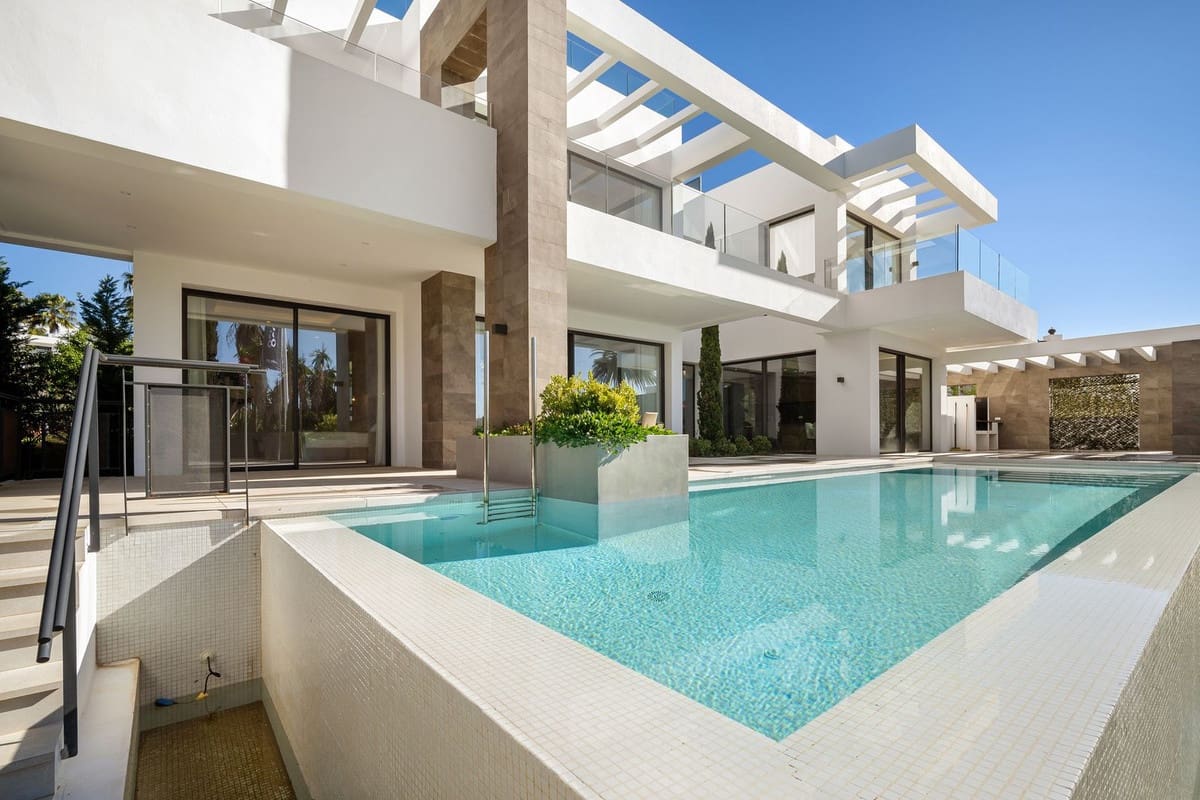 5 soveværelse Villa til salg i Marbesa med swimmingpool garage - € 3.500.000 (Ref: 9172094)