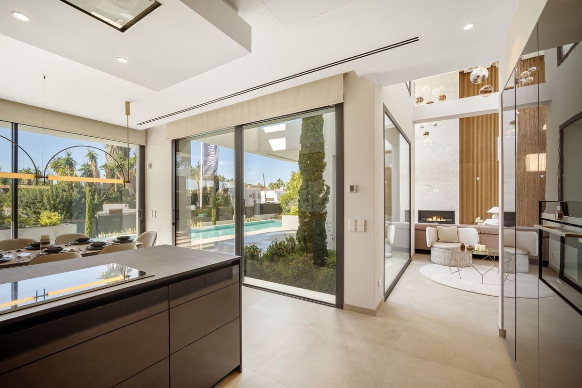 5 soveværelse Villa til salg i Marbesa med swimmingpool garage - € 3.500.000 (Ref: 9172094)