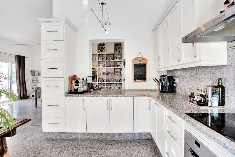 6 soverom Villa til salgs i Marbesa med svømmebasseng garasje - € 2 150 000 (Ref: 9172098)