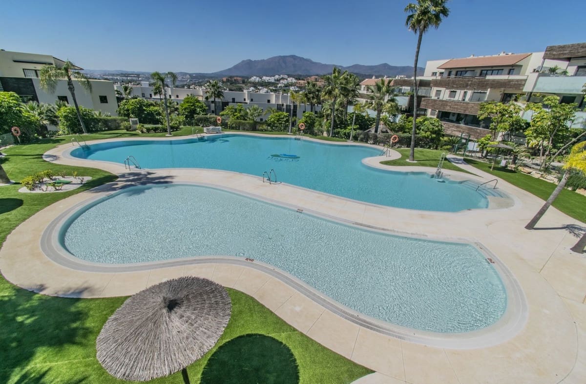 2 soveværelse Lejlighed til salg i Los Flamingos med swimmingpool garage - € 419.000 (Ref: 9177550)