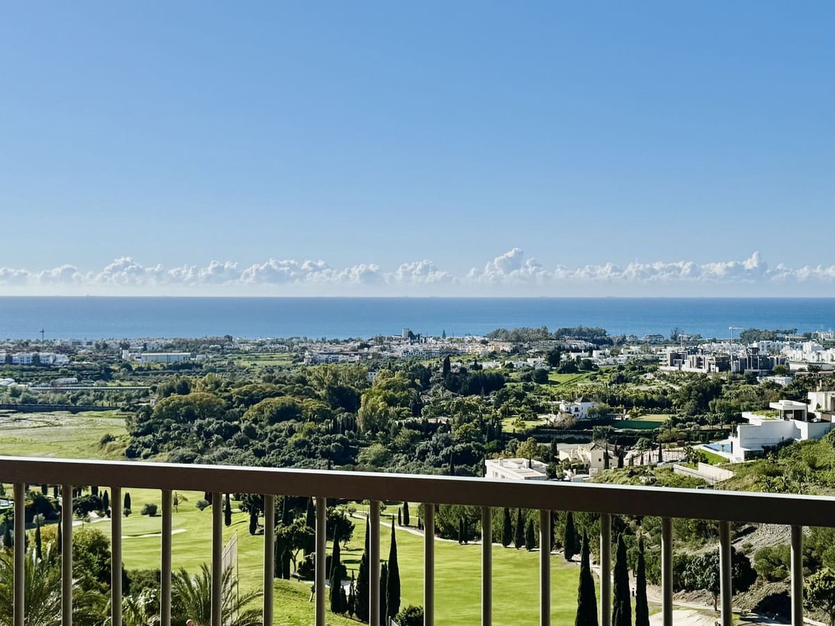 3 chambre Penthouse à vendre à Marbella avec piscine garage - 1 150 000 € (Ref: 9180369)