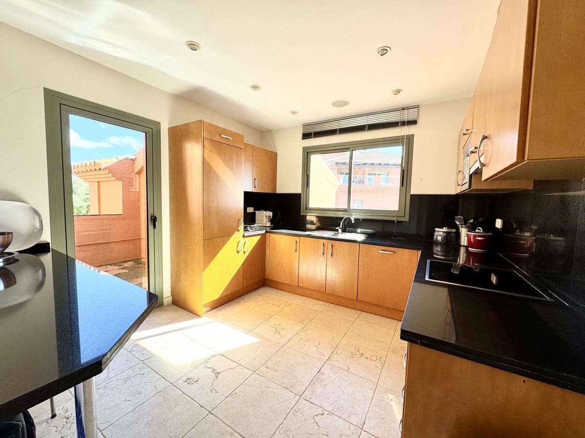 3 chambre Penthouse à vendre à Marbella avec piscine garage - 1 150 000 € (Ref: 9180369)