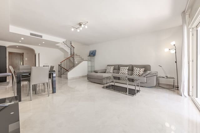 4 chambre Maison de Ville à vendre à Nueva Andalucia, Marbella avec piscine garage - 899 000 € (Ref: 9184707)