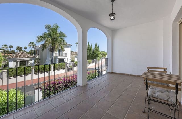 4 chambre Maison de Ville à vendre à Nueva Andalucia, Marbella avec piscine garage - 899 000 € (Ref: 9184707)