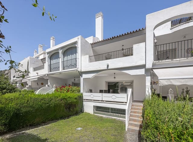 4 chambre Maison de Ville à vendre à Nueva Andalucia, Marbella avec piscine garage - 899 000 € (Ref: 9184707)