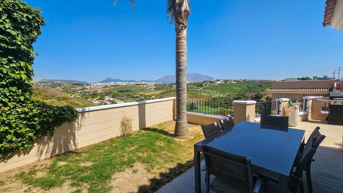 4 soverom Hus til salgs i La Duquesa / Puerto de la Duquesa med svømmebasseng garasje - € 695 000 (Ref: 9184710)