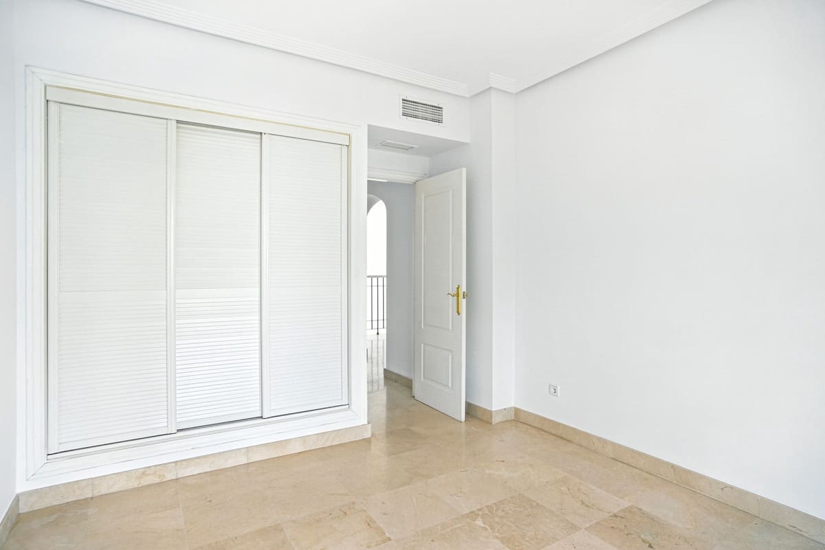 4 soveværelse Byhus til salg i Los Arqueros med swimmingpool garage - € 810.000 (Ref: 9186292)